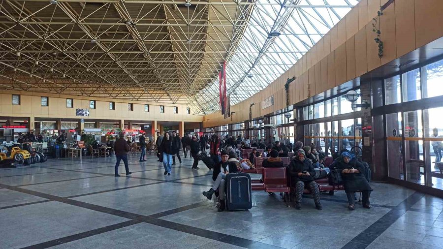 Uzaktan Eğitim Kararı Seferleri Doldurdu