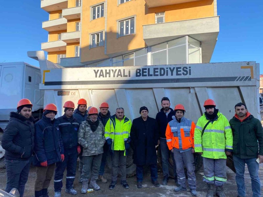 Yahyalı’dan Kahramanmaraş’a Hafriyat Temizliği İçin 24 Kamyon Desteği