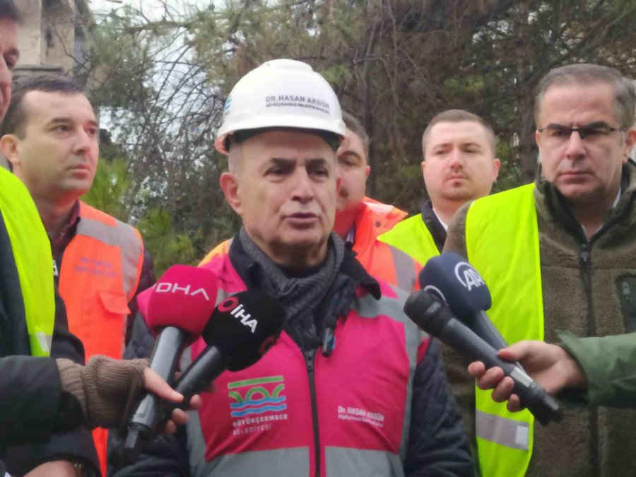 Büyükçekmece’de Riskli Binaların Yıkımı Hız Kesmeden Devam Ediyor