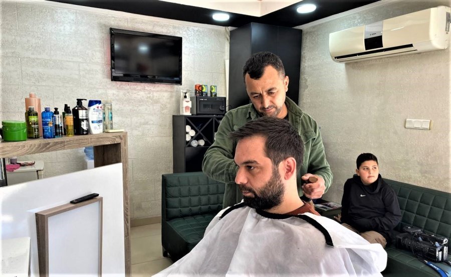 Büyük Depremlerin Ardından Antalyalı Berberden Takdir Toplayan Davranış