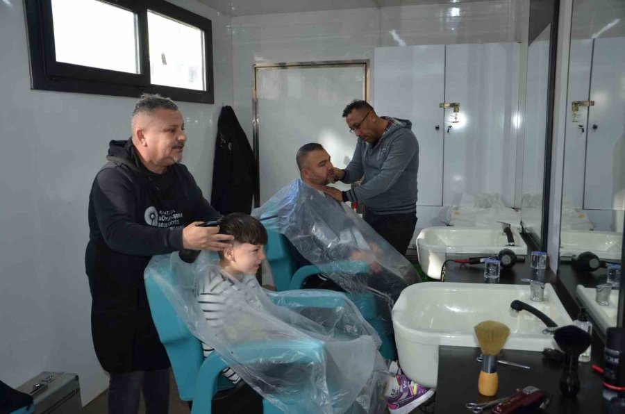 Depremzedeler İçin Mobil Kuaför