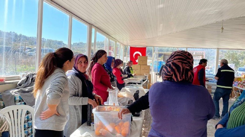 Köy Konağı Depremzedeler İçin Ücretsiz İkram Merkezine Dönüştürüldü