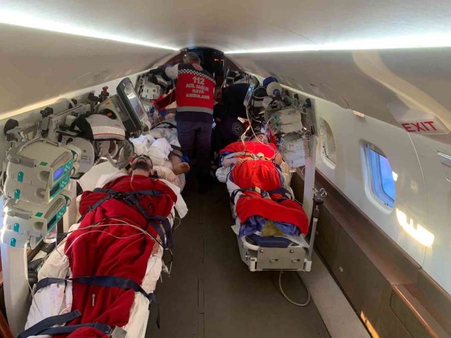 Ambulans Uçak Yaralı Afetzedeler İçin Türkiye Semalarında