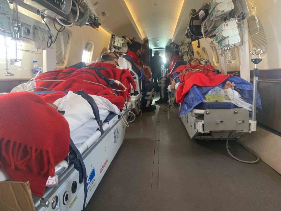 Ambulans Uçak Yaralı Afetzedeler İçin Türkiye Semalarında