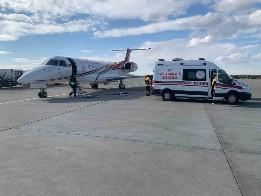 Ambulans Uçak Yaralı Afetzedeler İçin Türkiye Semalarında