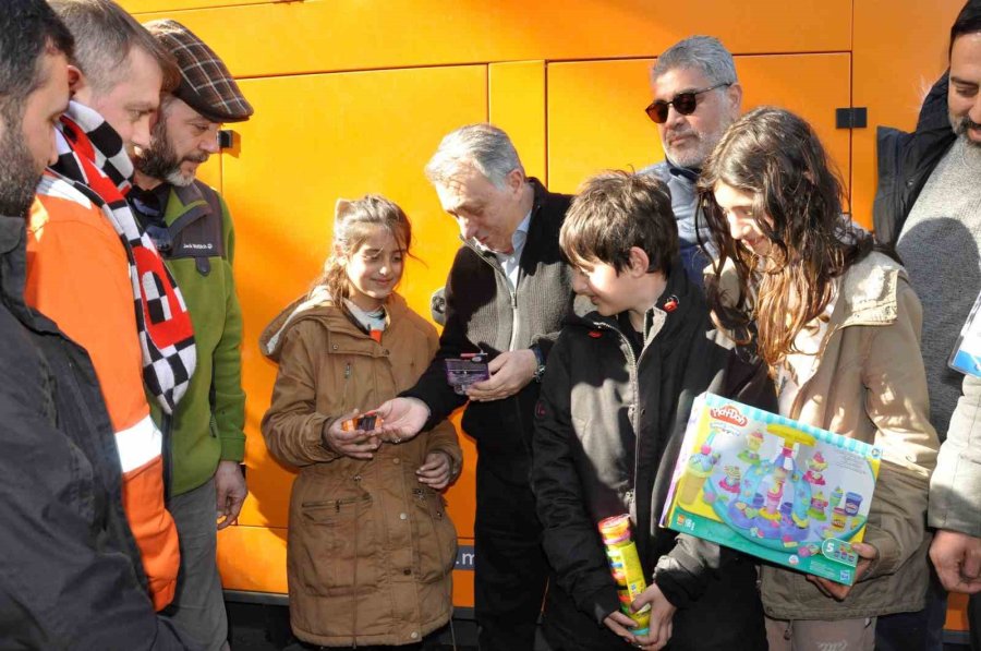 Başkan Ahmet Nur Çebi, Depremzedelerle Bir Araya Geldi