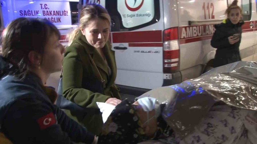 Yaralı Depremzedelerden 5’i Çam Ve Sakura Şehir Hastanesi’ne Getirildi