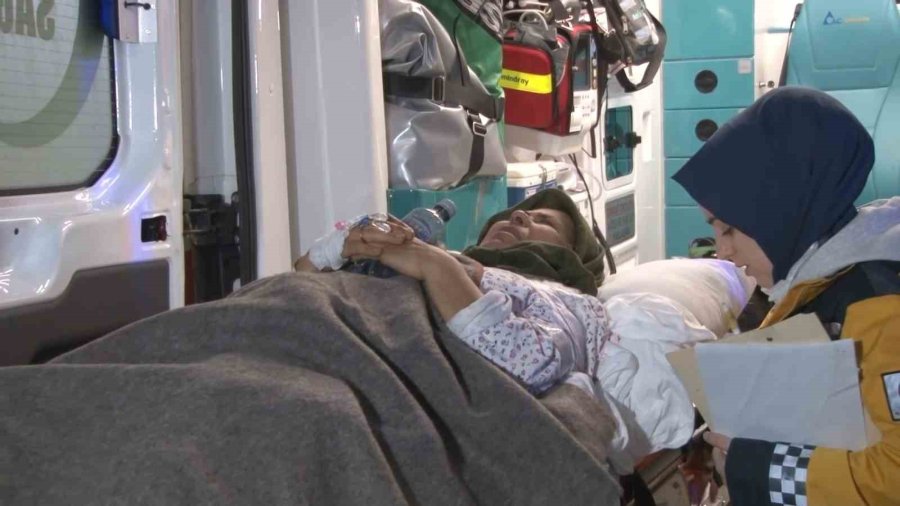 Yaralı Depremzedelerden 5’i Çam Ve Sakura Şehir Hastanesi’ne Getirildi