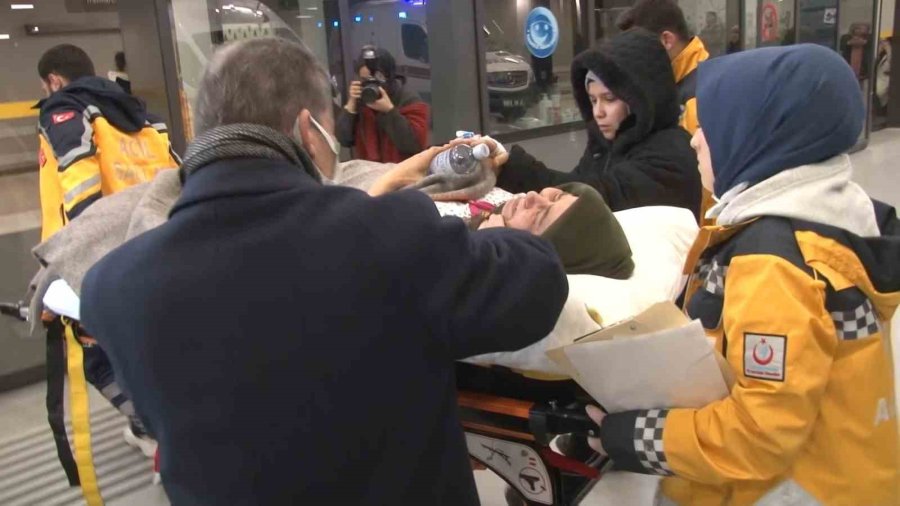 Yaralı Depremzedelerden 5’i Çam Ve Sakura Şehir Hastanesi’ne Getirildi