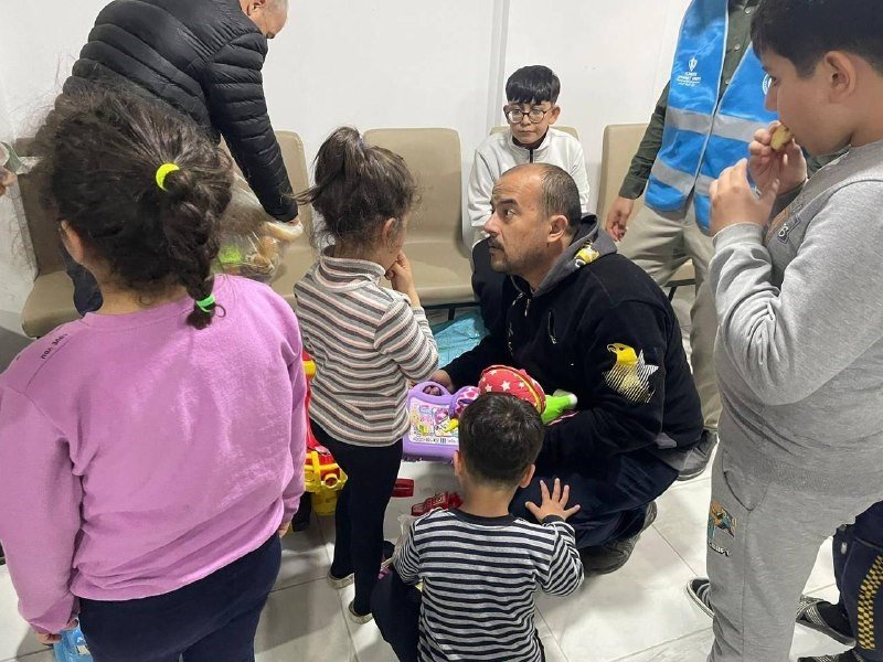 Depremzede Çocuklar İçin Topladığı Oyuncakların Dağıtımını Yaptı