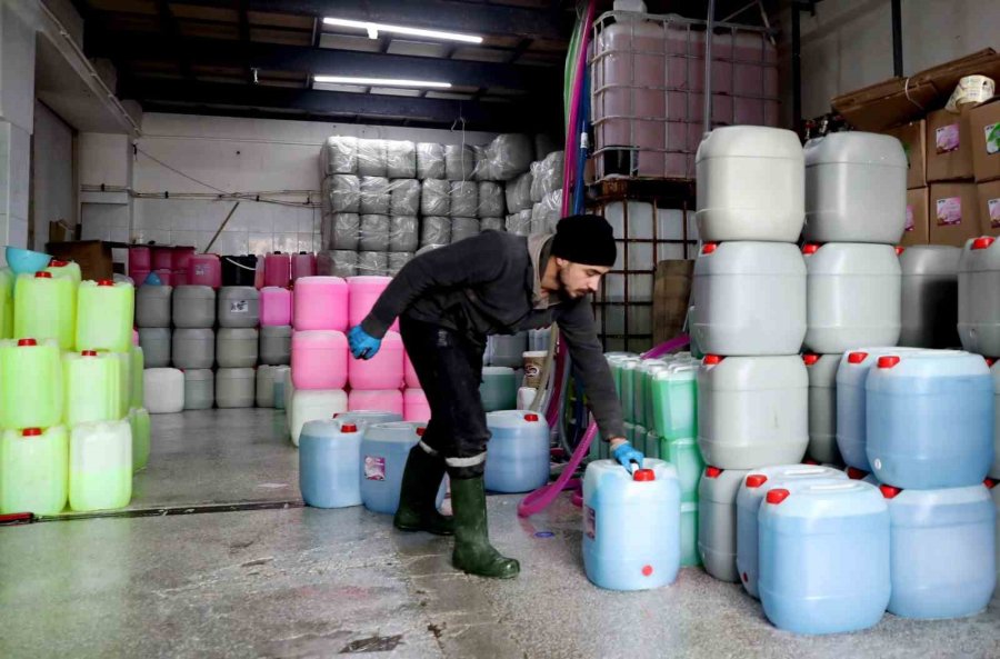 Hijyen Ve Temizlik Malzemeleri Deprem Bölgelerine Sevk Ediliyor