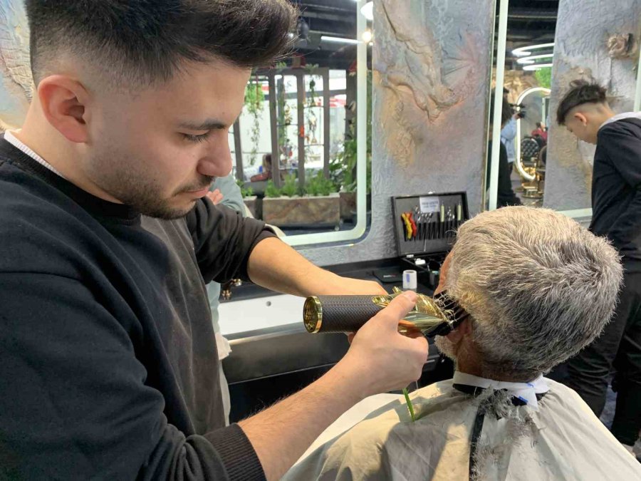 Eskişehir’de Depremzedelere Ücretsiz Saç Ve Bakım Hizmeti