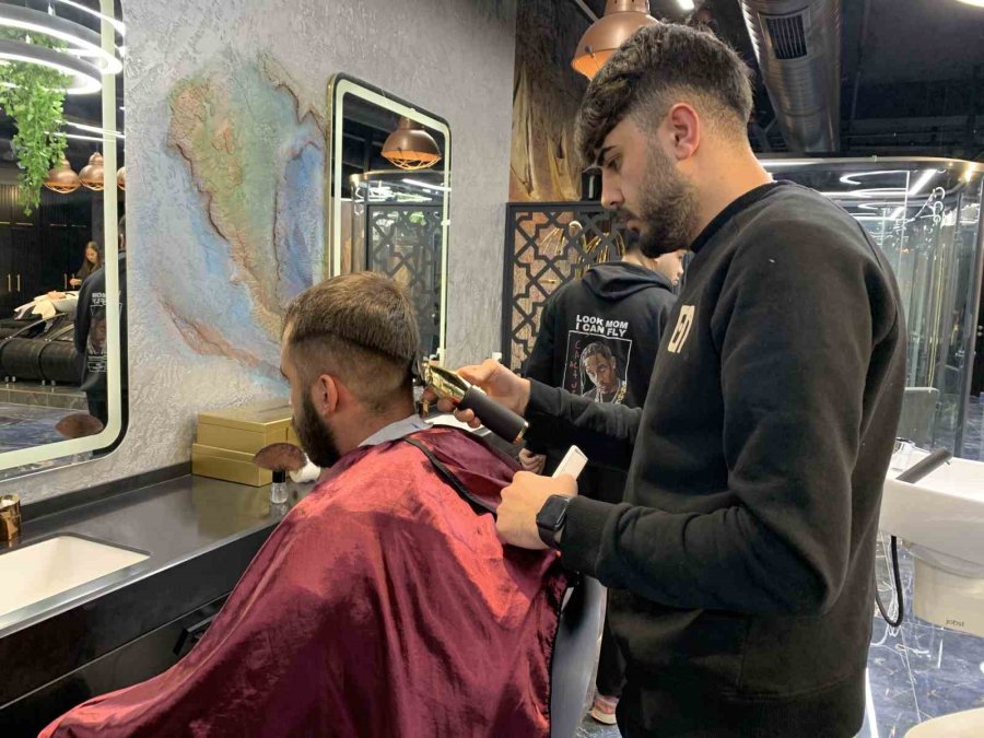 Eskişehir’de Depremzedelere Ücretsiz Saç Ve Bakım Hizmeti