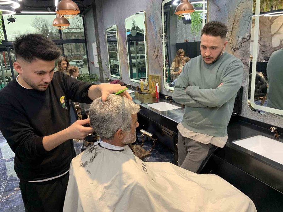 Eskişehir’de Depremzedelere Ücretsiz Saç Ve Bakım Hizmeti