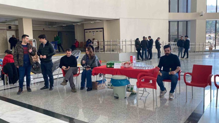 Bakırköy Adalet Sarayı’nda Depremzedeler İçin Kan Verme Noktası Kuruldu