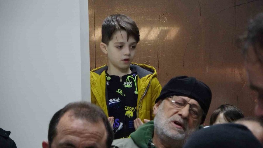 Pendik’te 30 Depremzede, Depremde Hayatını Kaybedenler İçin Düzenlenen Mevlide Katıldı