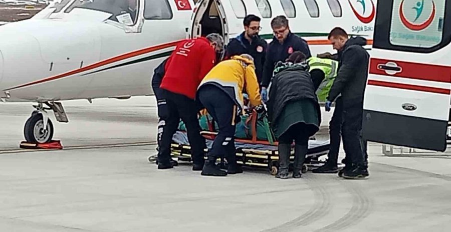 Enkaz Altından 11 Gün Sonra Kurtarılan Aleyna, Ambulans Uçakla Ankara’ya Getirildi