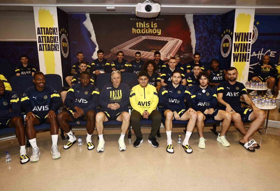 Enkazdan Kurtarılan Mehmet Akif Ağaç, Jorge Jesus Ve Futbolcularla Bir Araya Geldi