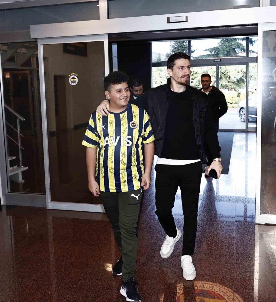 Enkazdan Kurtarılan Mehmet Akif Ağaç, Jorge Jesus Ve Futbolcularla Bir Araya Geldi