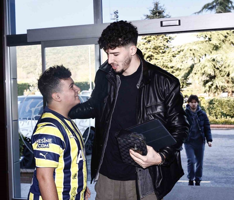 Enkazdan Kurtarılan Mehmet Akif Ağaç, Jorge Jesus Ve Futbolcularla Bir Araya Geldi