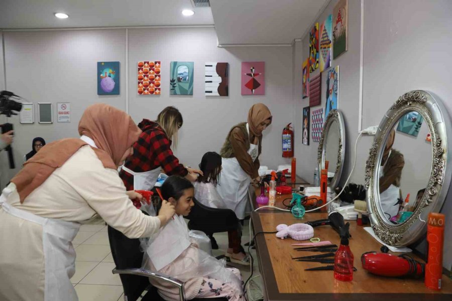 Başkan Büyükkılıç, Depremzedeleri Ziyaret Edip, Çocuklarla İlgilendi