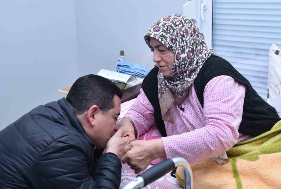 Tütüncü, Antalya’ya Gelen Depremzedeleri Ziyaret Etti