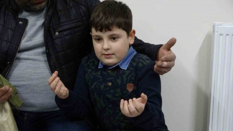 Pendik’te 30 Depremzede, Depremde Hayatını Kaybedenler İçin Düzenlenen Mevlide Katıldı