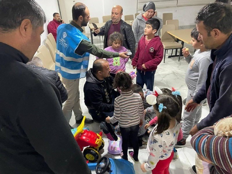 Depremzede Çocuklar İçin Topladığı Oyuncakların Dağıtımını Yaptı