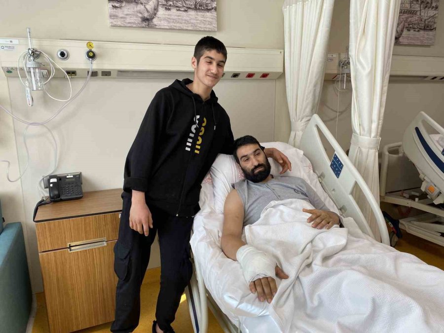 Enkazda "tamam Öldük, Biz Ölüyoruz" Dedikleri Anda Kurtuldular