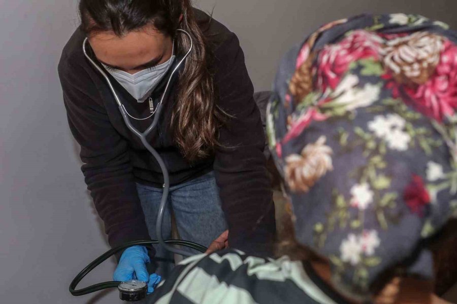 Yenimahalle’den Afetzedelere Sağlık Hizmeti