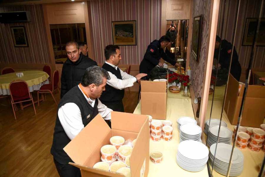 Altındağ Belediyesi Depremzedelere Yemek Yardımını Sürdürüyor