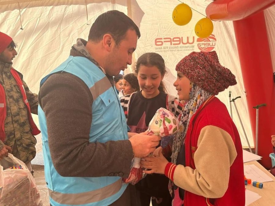 Ankara Oto Esnafı Deprem Bölgesinde Bulunan Çocukları Oyuncaklarla Buluşturdu