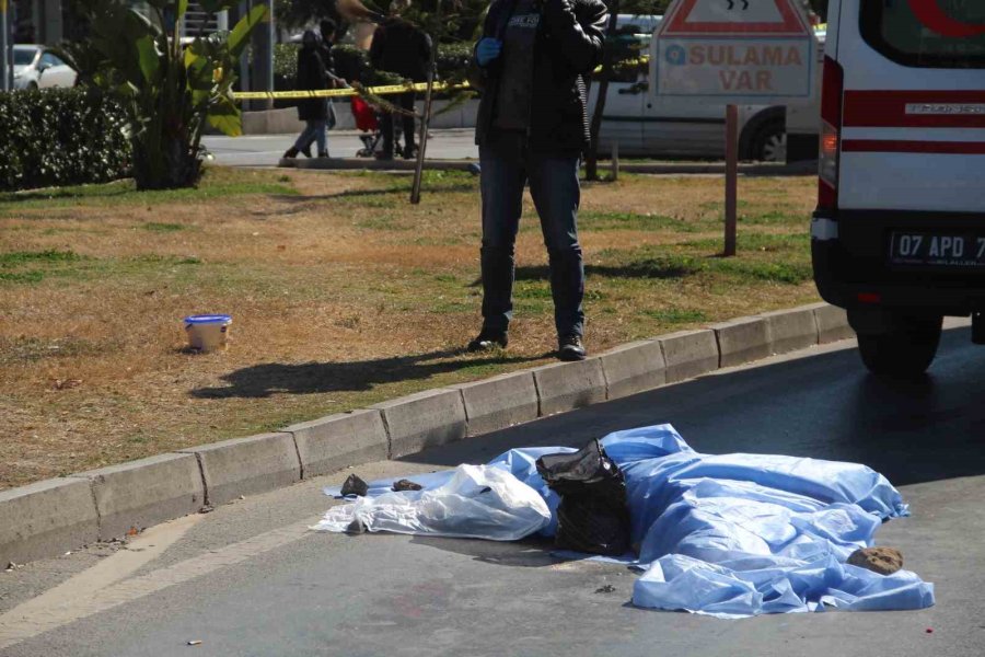 Tırın Altında Kalan Kadın Feci Şekilde Can Verdi