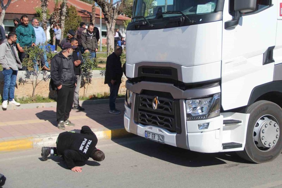 Tırın Altında Kalan Kadın Feci Şekilde Can Verdi