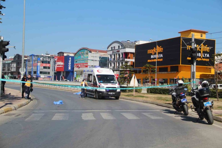 Tırın Altında Kalan Kadın Feci Şekilde Can Verdi