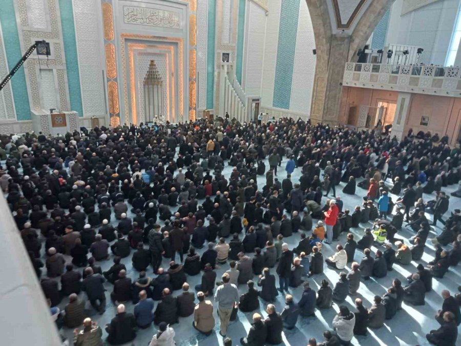 ‘asrın Felaketi’nde Hayatını Kaybedenler İçin Gıyabi Cenaze Namazı Kılındı