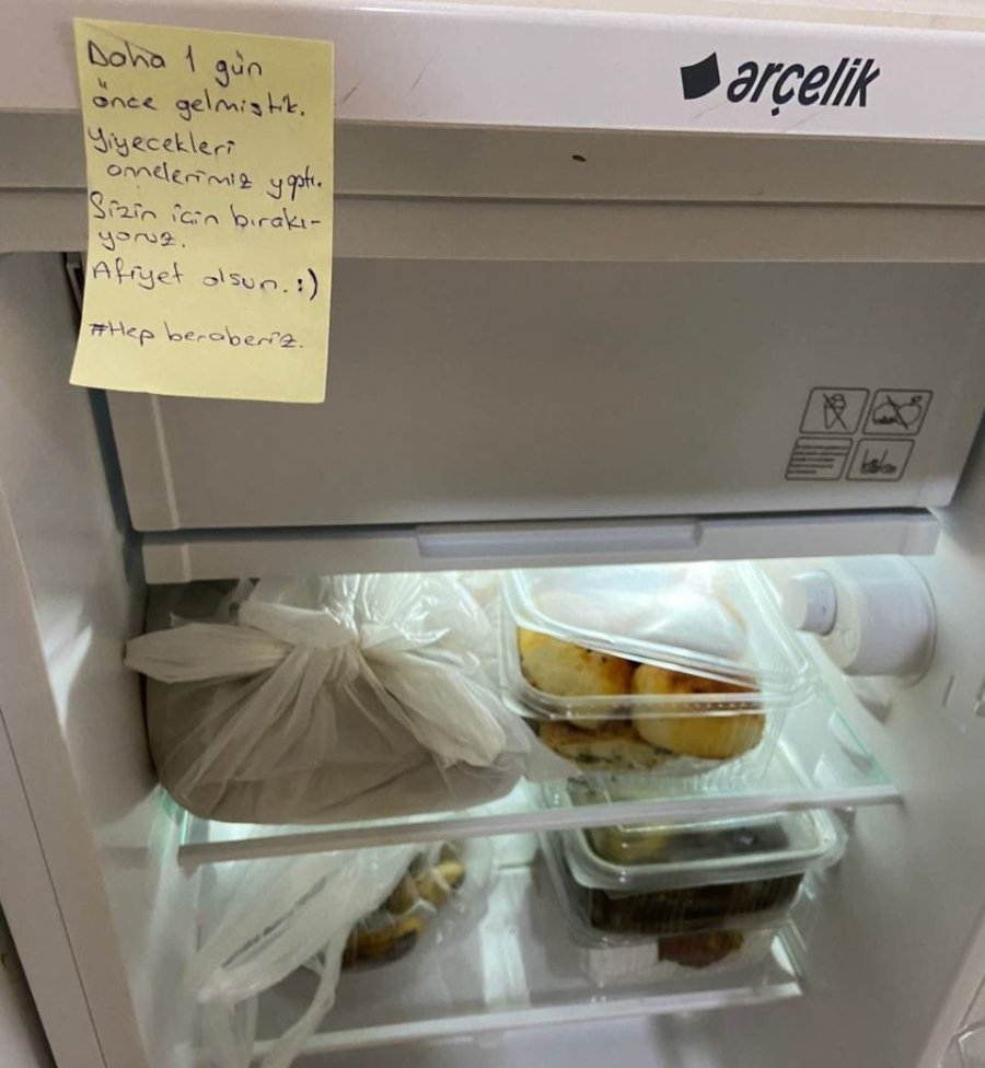 Öğrencilerin Depremzedeler İçin Bıraktığı Notlar Dikkat Çekti