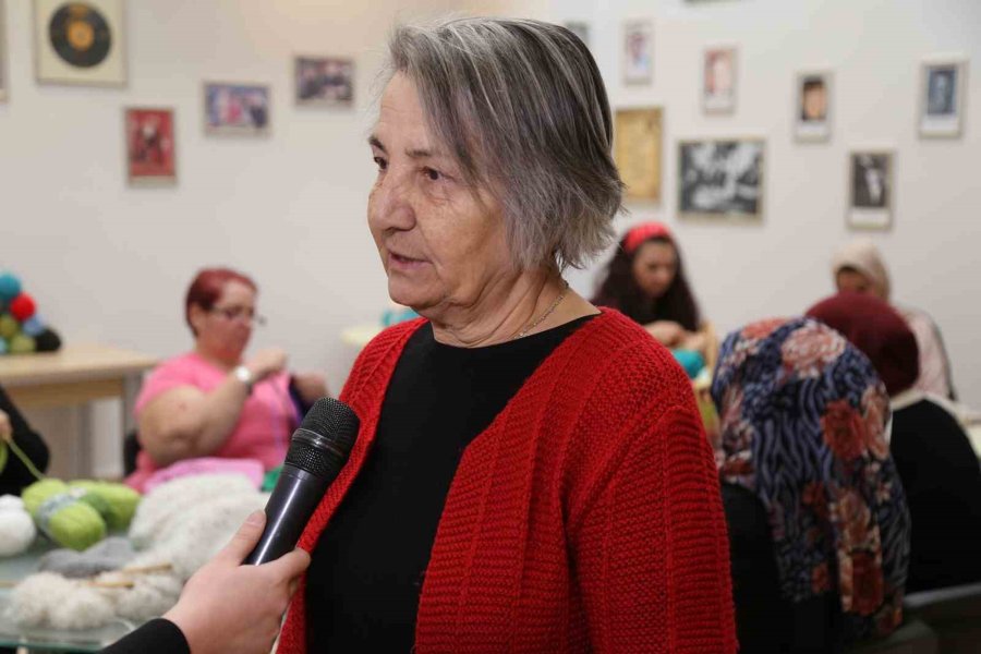 Büyükçekmeceli Kadınlardan Depremzedelerin Yüreğini Isıtacak Kampanya