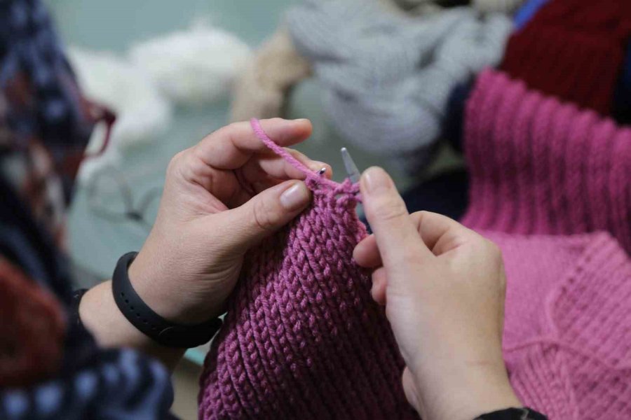 Büyükçekmeceli Kadınlardan Depremzedelerin Yüreğini Isıtacak Kampanya