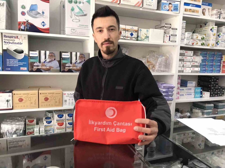 Depremin Ardından Paniğe Kapılan Vatandaşlar Deprem Çantası Arayışına Girdi