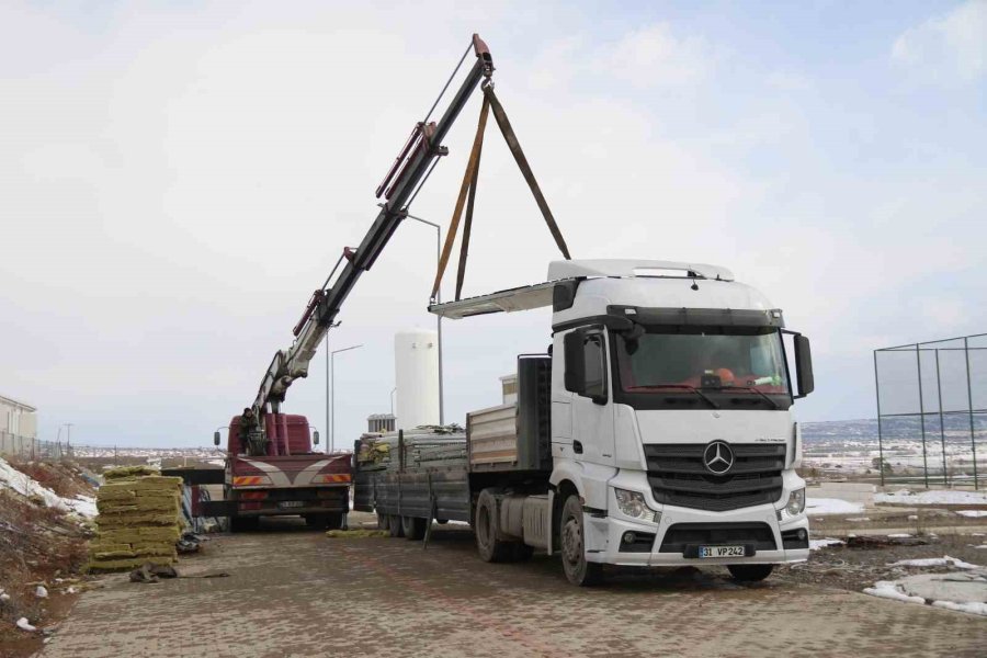 Depremin Merkezine Tam Donanımlı Bin Kişilik Prefabrik Bina