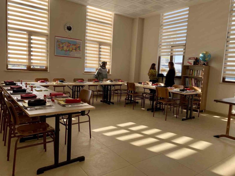 Depremzede Çocuklar İçin Kyk Yurdunda Eğitim Alanları Oluşturuldu