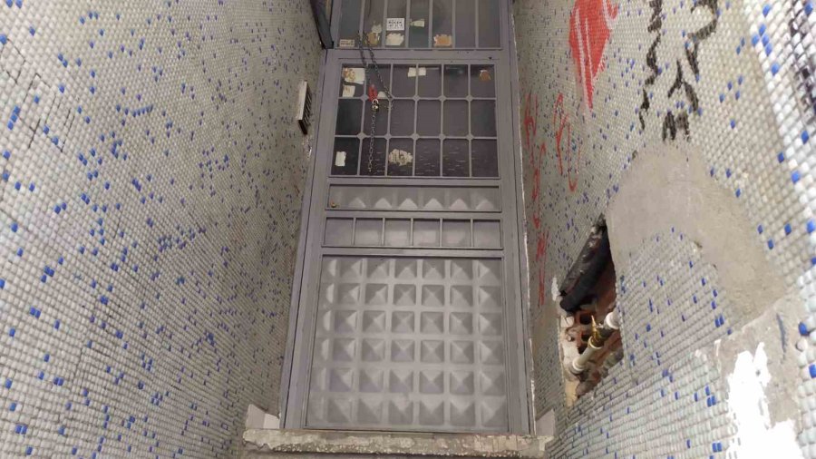 Esenler’de Çatlak Olan 2 Bina Boşaltıldı