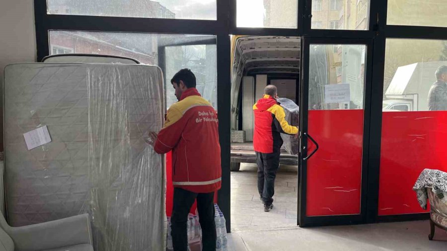 Bir Araya Gelen Hayırseverler, Depremzedeler İçin 2 Günde 20 Ev Hazırladı