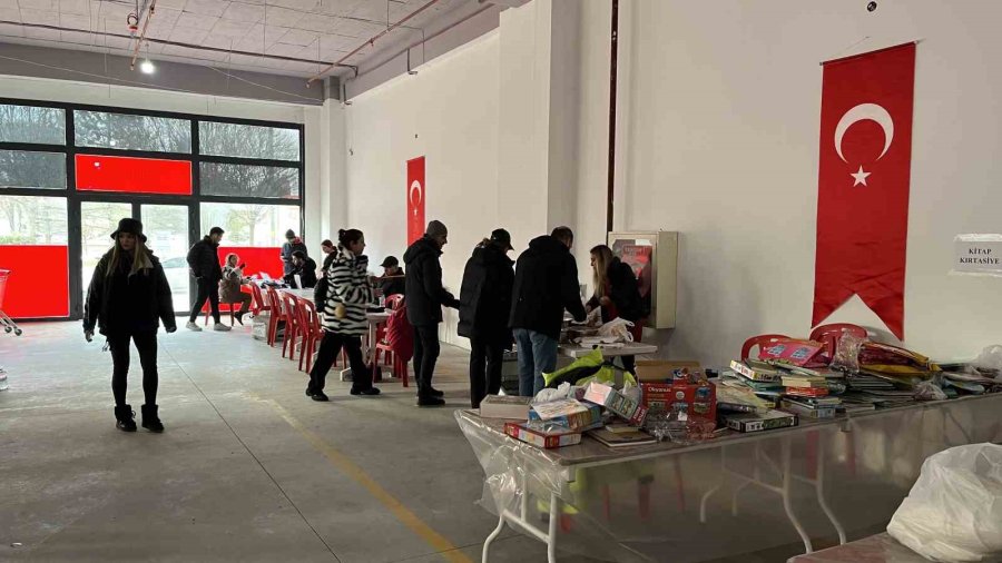 Bir Araya Gelen Hayırseverler, Depremzedeler İçin 2 Günde 20 Ev Hazırladı