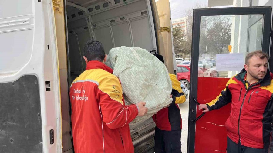 Bir Araya Gelen Hayırseverler, Depremzedeler İçin 2 Günde 20 Ev Hazırladı