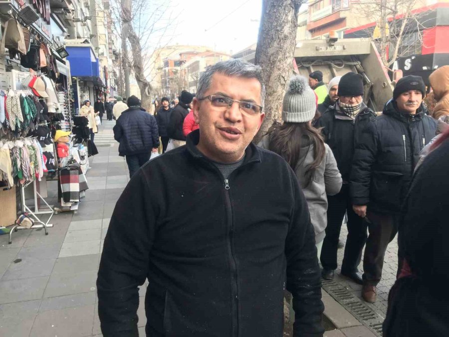 Depremlerde Hayatını Kaybedenler İçin 10 Bin Kişilik Helva Dağıtıldı