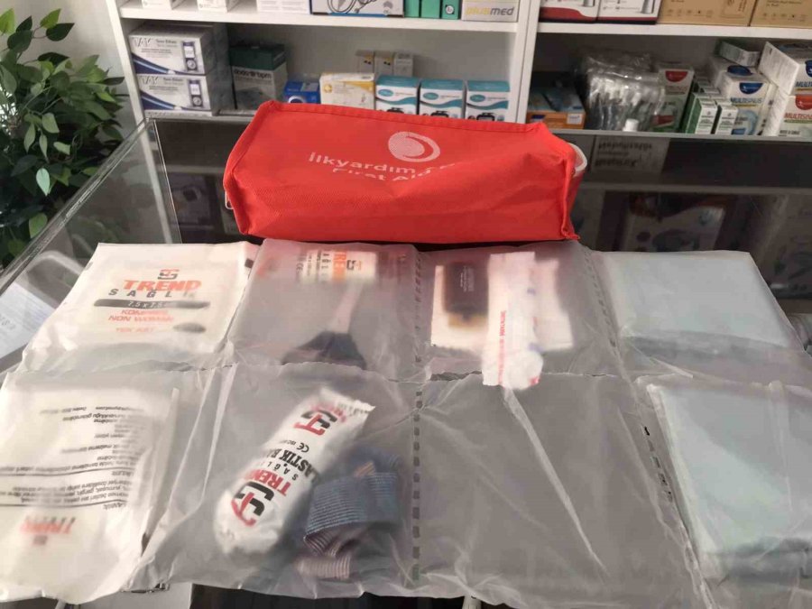 Depremin Ardından Paniğe Kapılan Vatandaşlar Deprem Çantası Arayışına Girdi