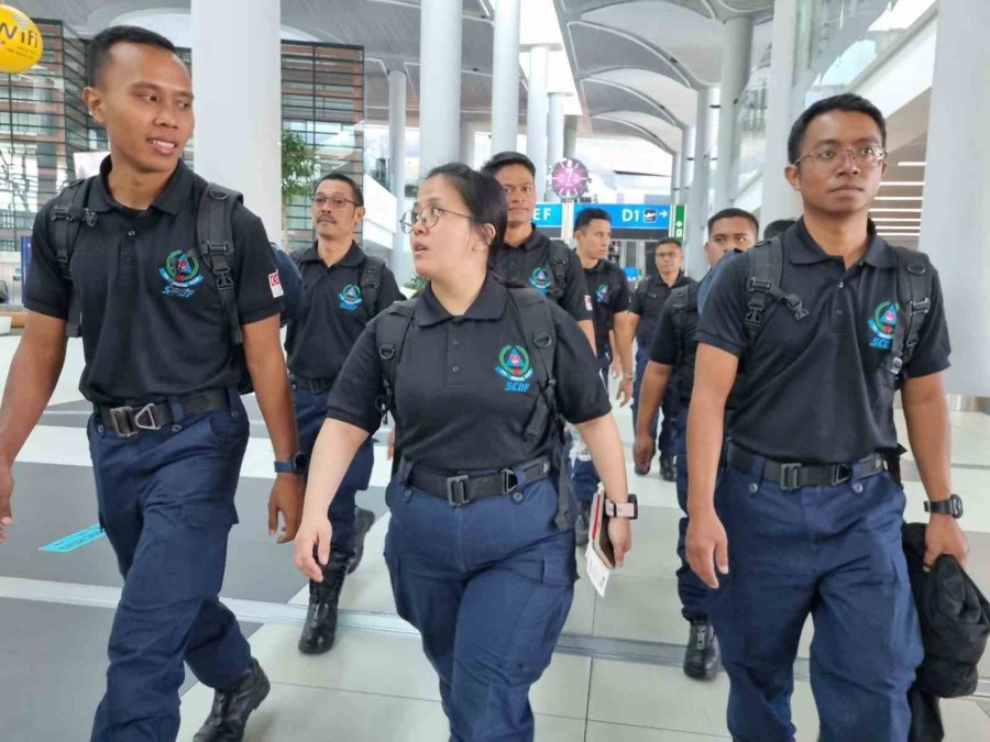 Singapur Arama Kurtarma Ekibi Ülkesine Döndü