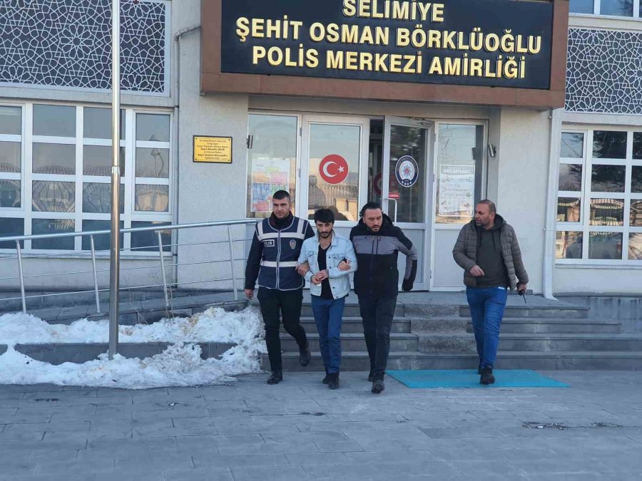 "kasten Öldürme" Suçundan Aranıyordu, Polisten Kaçamadı